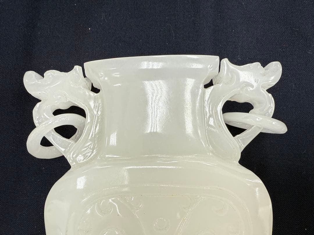 中国　白玉製　龍耳角瓶　重さ1036g 送料込み251204
