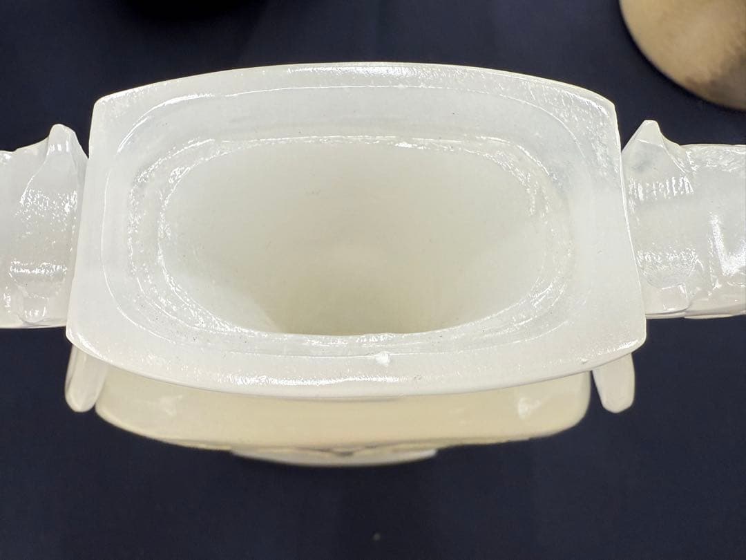 中国　白玉製　龍耳角瓶　重さ1036g 送料込み251204