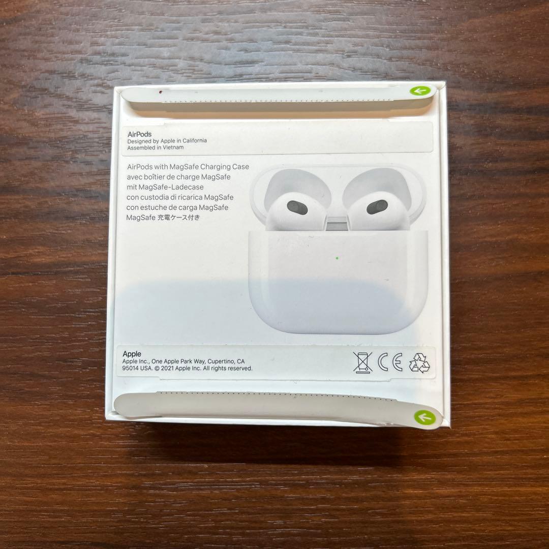 イヤホン AirPods with MagSafe Charging Case