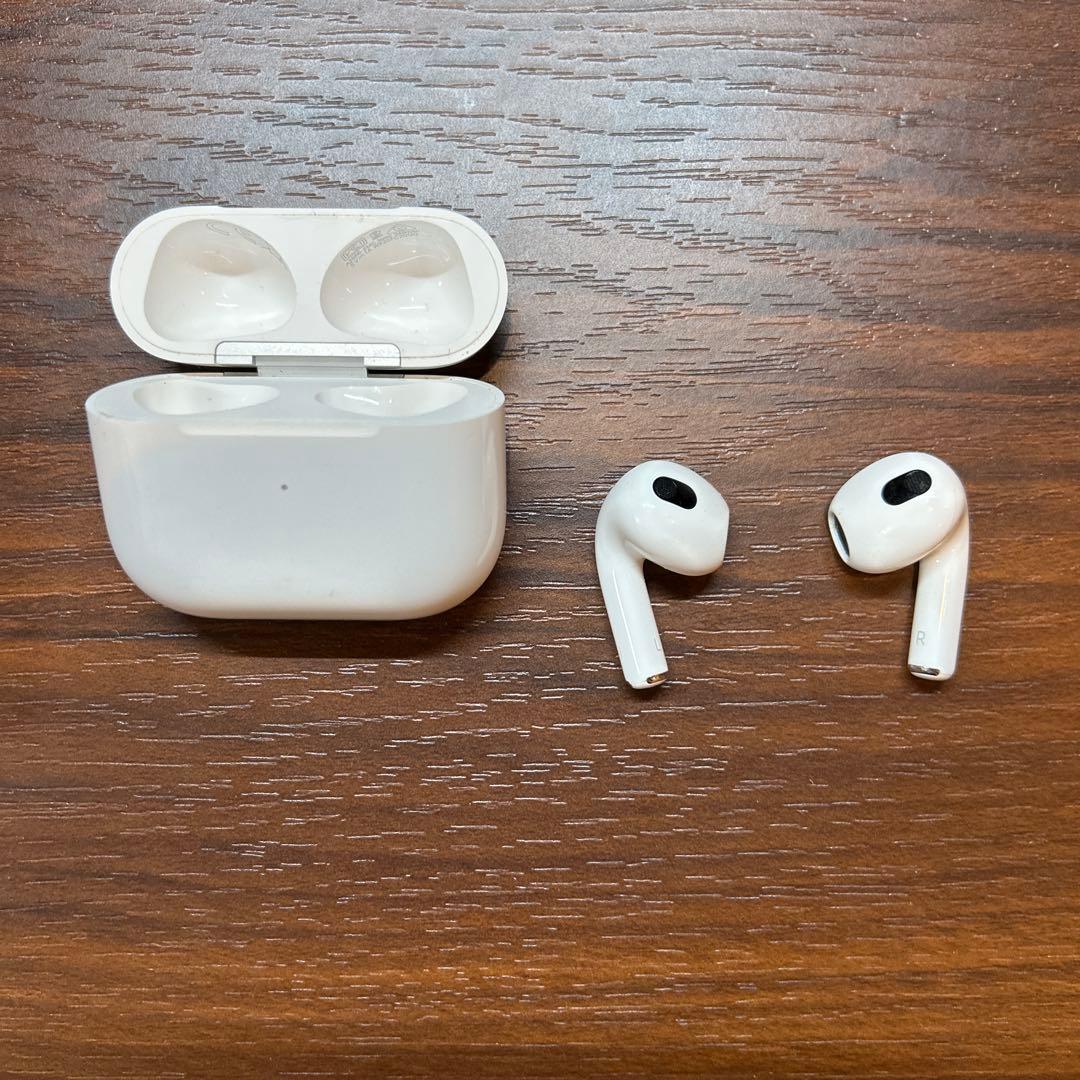 イヤホン AirPods with MagSafe Charging Case
