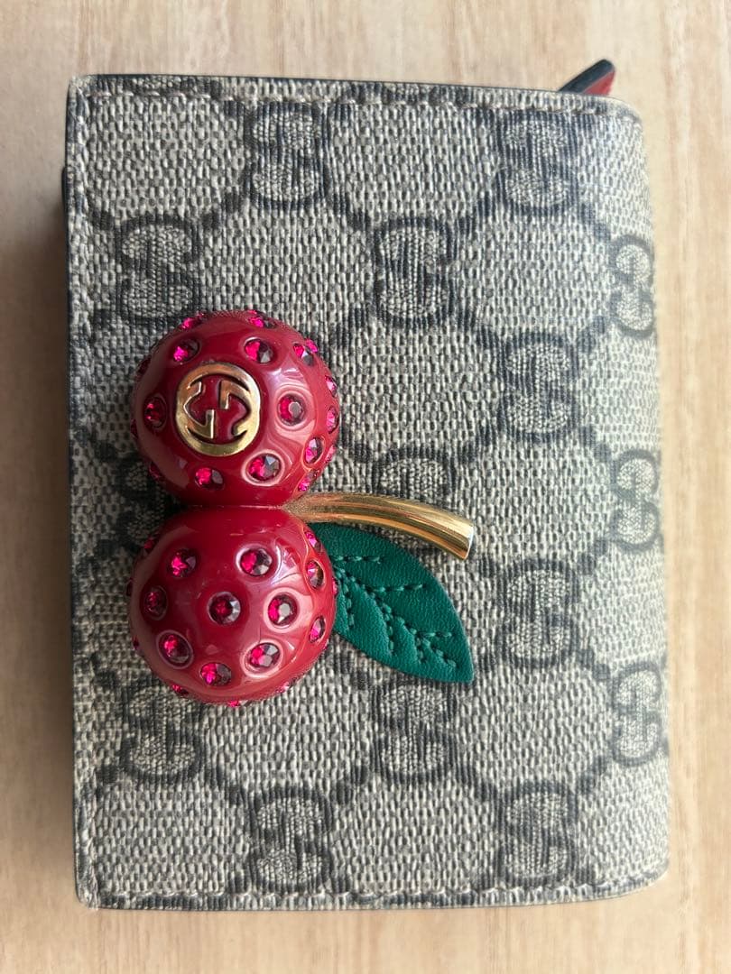 グッチGUCCIチェリーウォレット　二つ折り財布　美品