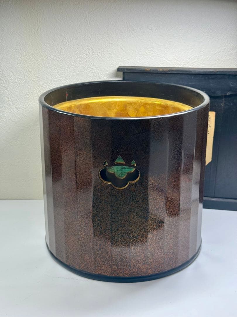 【由緒ある品】桐菊透　梨子地 木製 火鉢 銅製 落とし