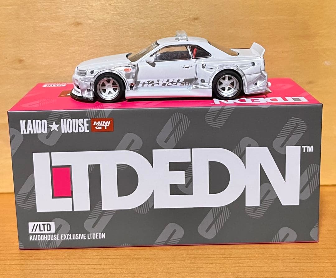 TSM MINIGT LTDEDN 街道ハウス GT-R R34 POLICE