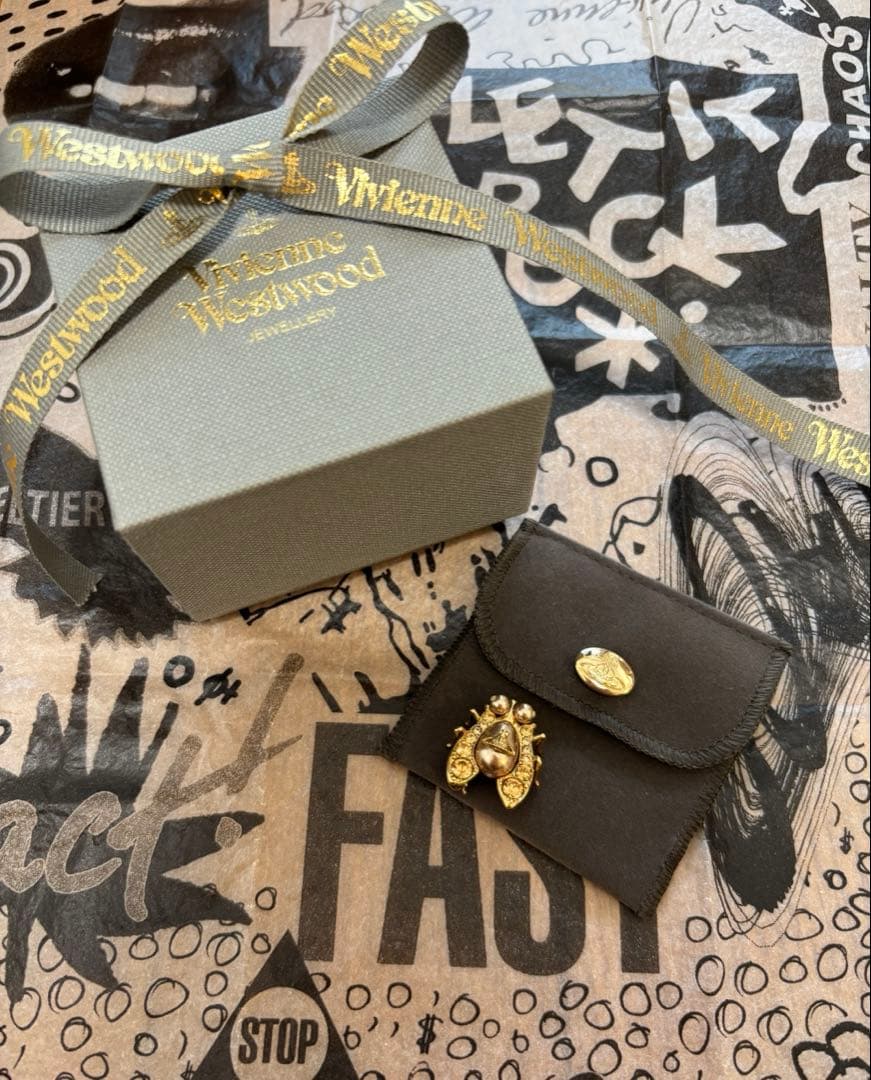 Vivienne Westwood ヴィヴィアン ウエストウッド ブローチ