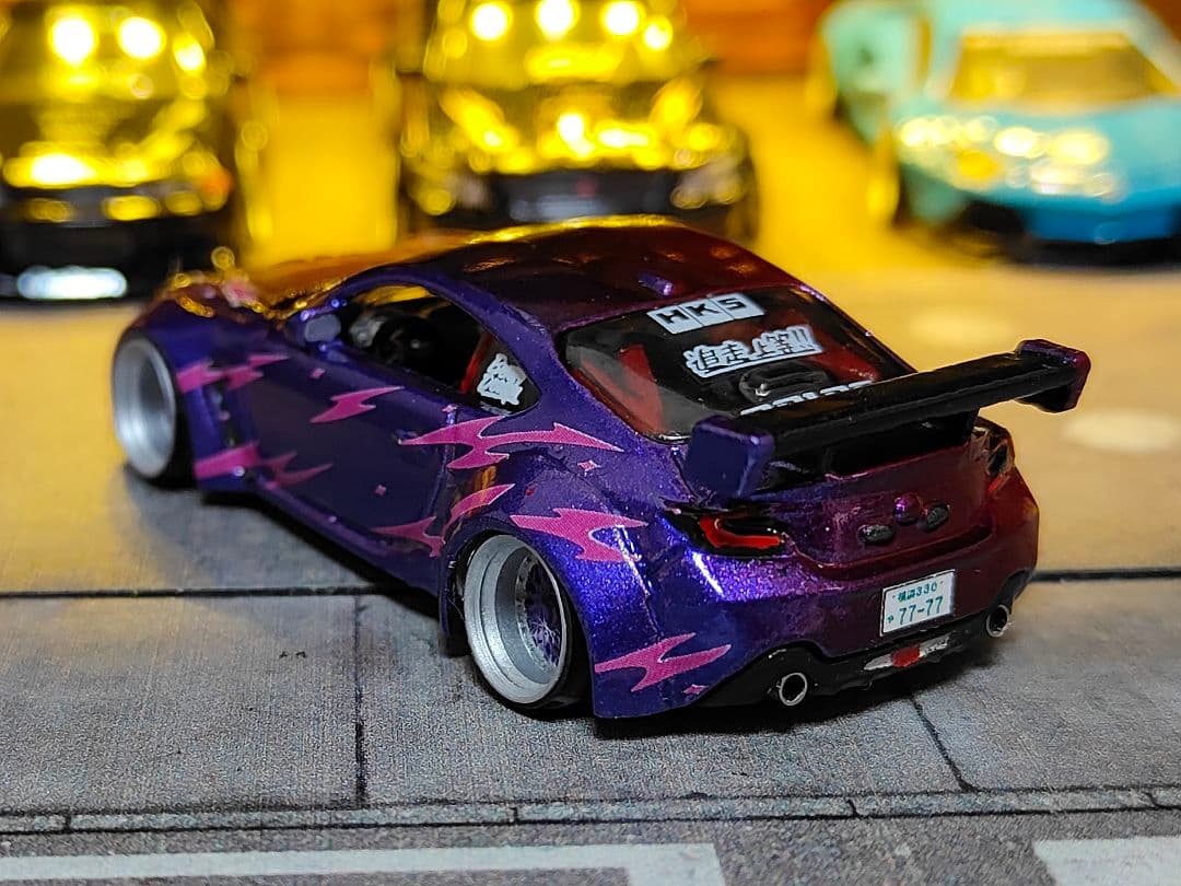 ホットウィールカスタム トヨタ GR86 ドリ車☆赤紫☆深リム☆トミカ改造