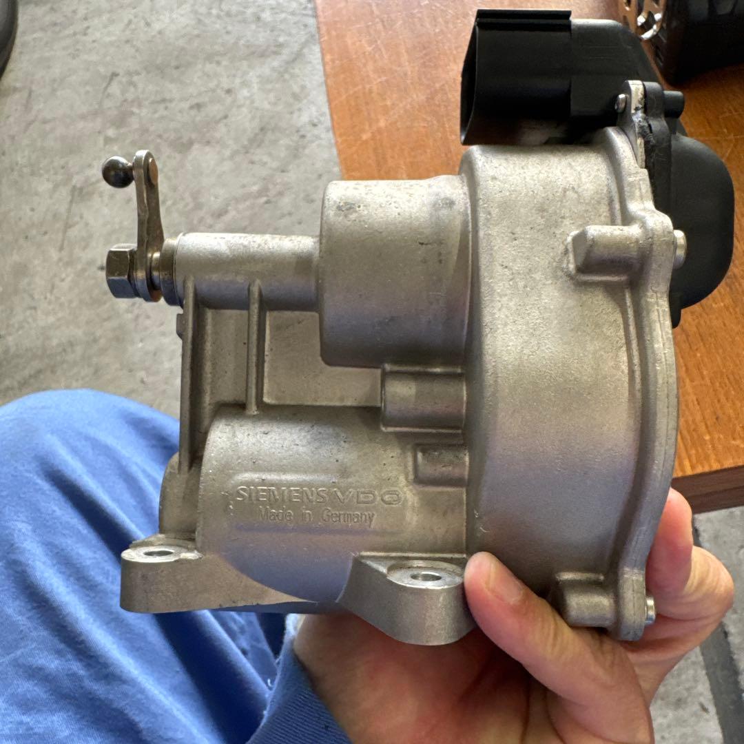 BMW E92 m3 スロットルサーボモータ　強化ギア①