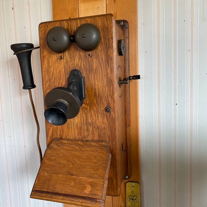 壁掛け電話機　アンティーク