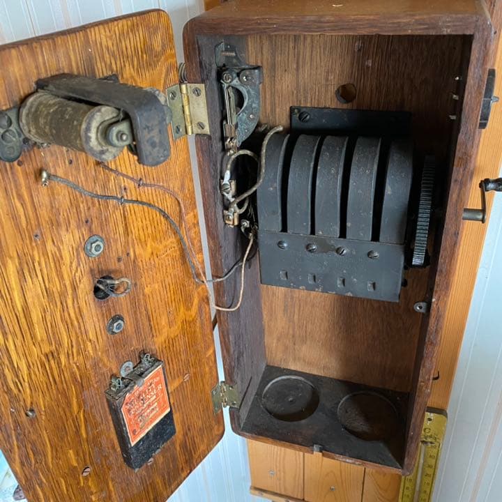 壁掛け電話機　アンティーク