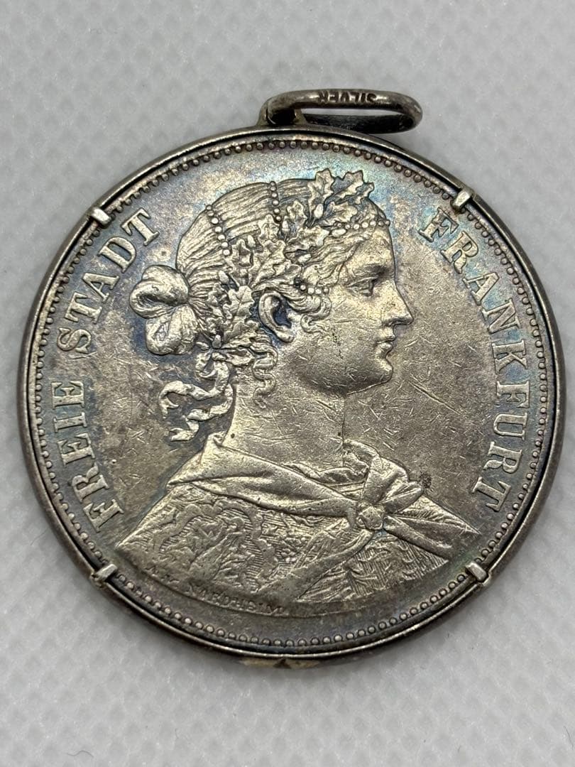 #1860年ドイツフランクフルトフランコニア女神像1ターラー銀貨　加工品　P-5