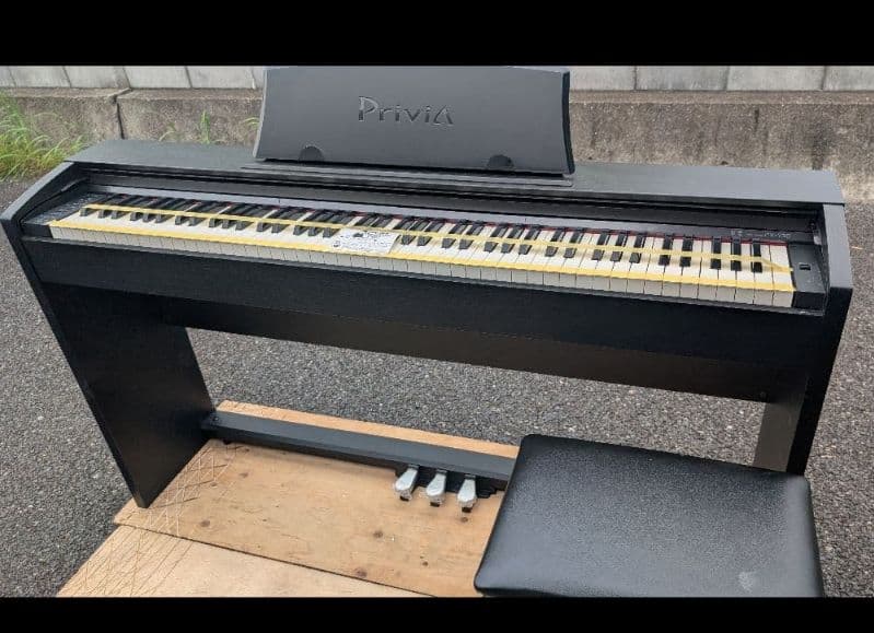 送料込みCASIO 電子ピアノ privia PX-770 19年製