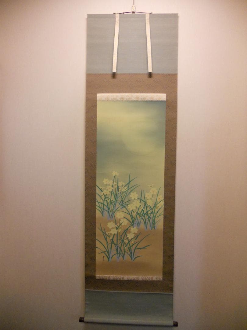 掛け軸 匠月 『 朧月に水仙 』 絹本 希少 軸装 茶道具 掛軸 美品 です。