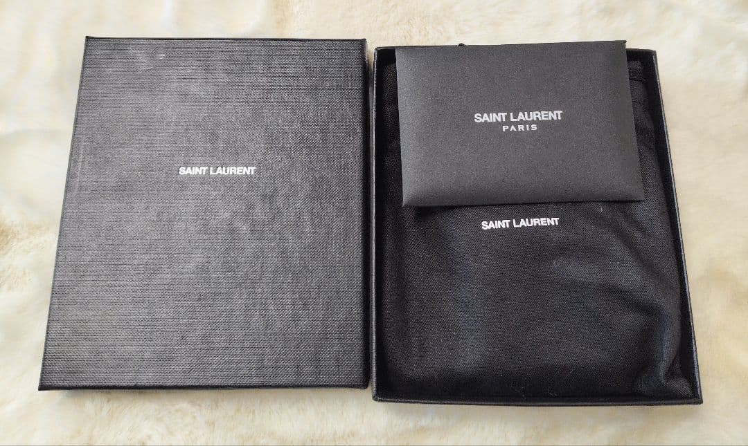 Yves Saint Laurent カサンドラ クロコ型押し ケース