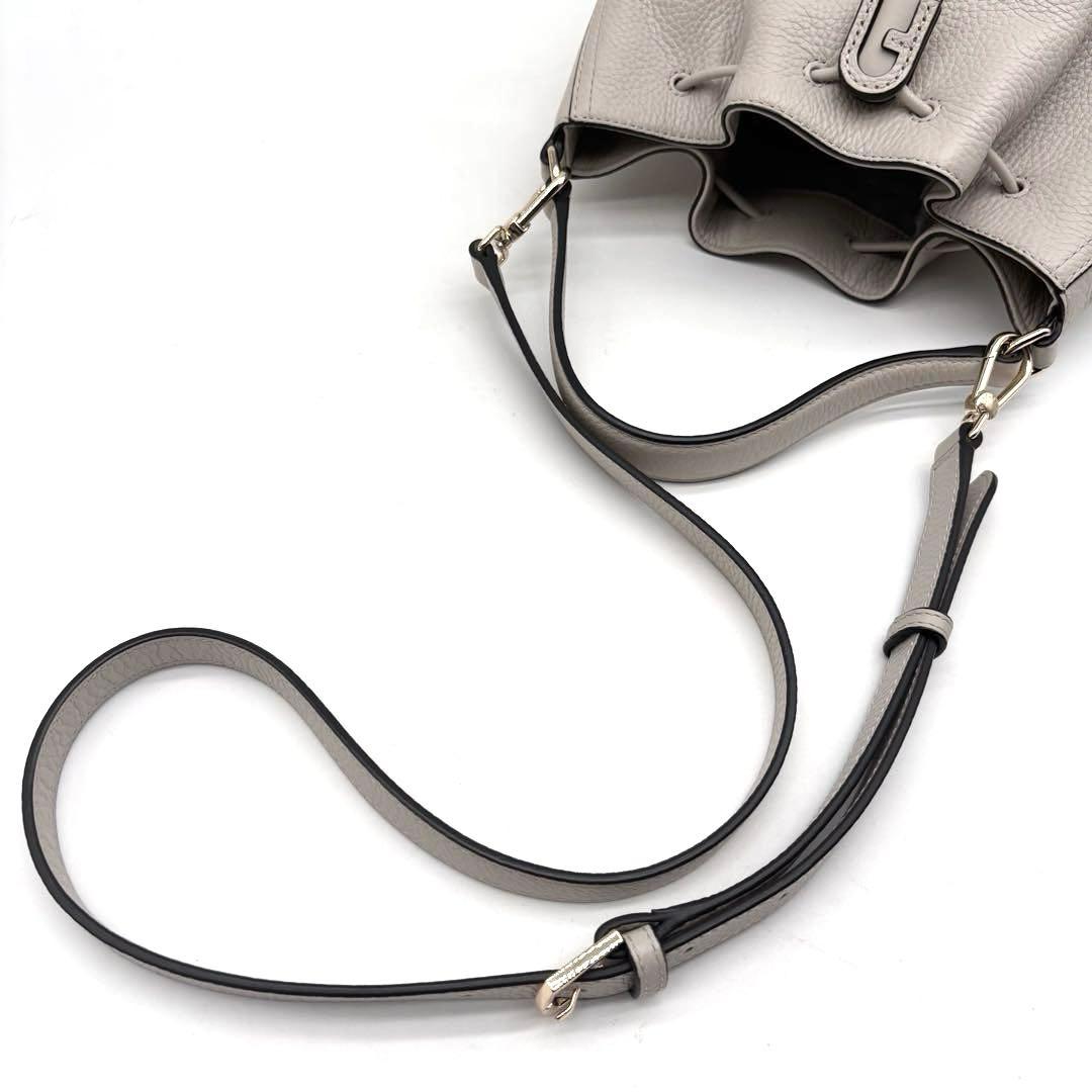 ✨極美品✨フルラ　アテナ　ショルダーバッグ　2WAY　アーチロゴ　巾着　グレー