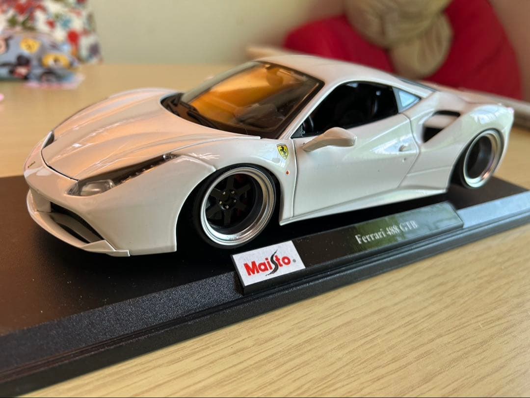 Maisto Ferrari 488 GTB ホワイト 1/18