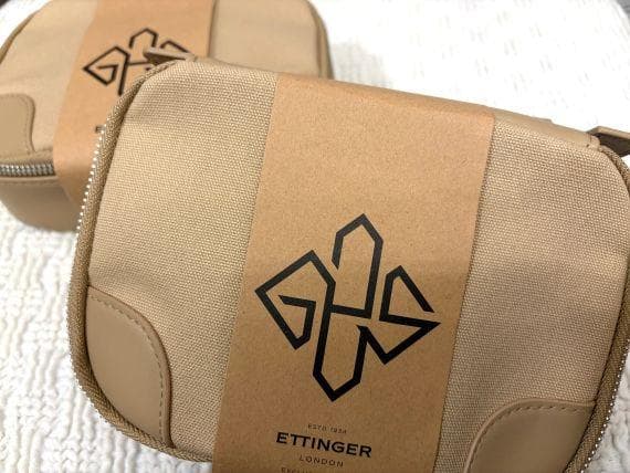 新品_ANAファーストクラス アメニティポーチ2個セット／SENSAI化粧品付き