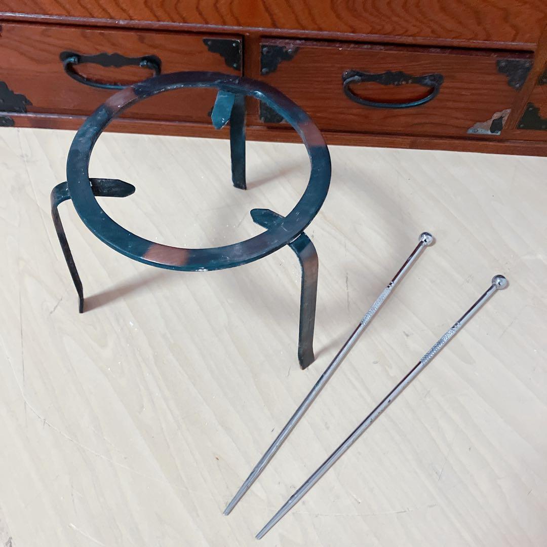 囲炉裏　木製　火鉢　火箸　灰付き　アンティーク　囲炉裏テーブル　古民具 和用具