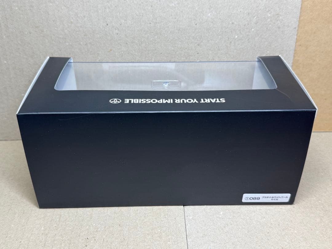 トヨタ カローラクロス プラチナホワイトパール カラーサンプルミニカー 色見本