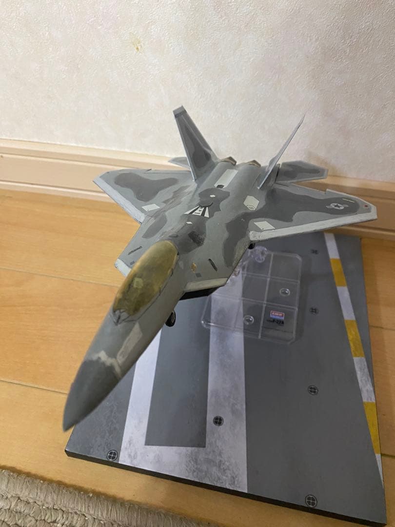 限定値下げ　1/72スケール　F-22Aプラモデル完成品
