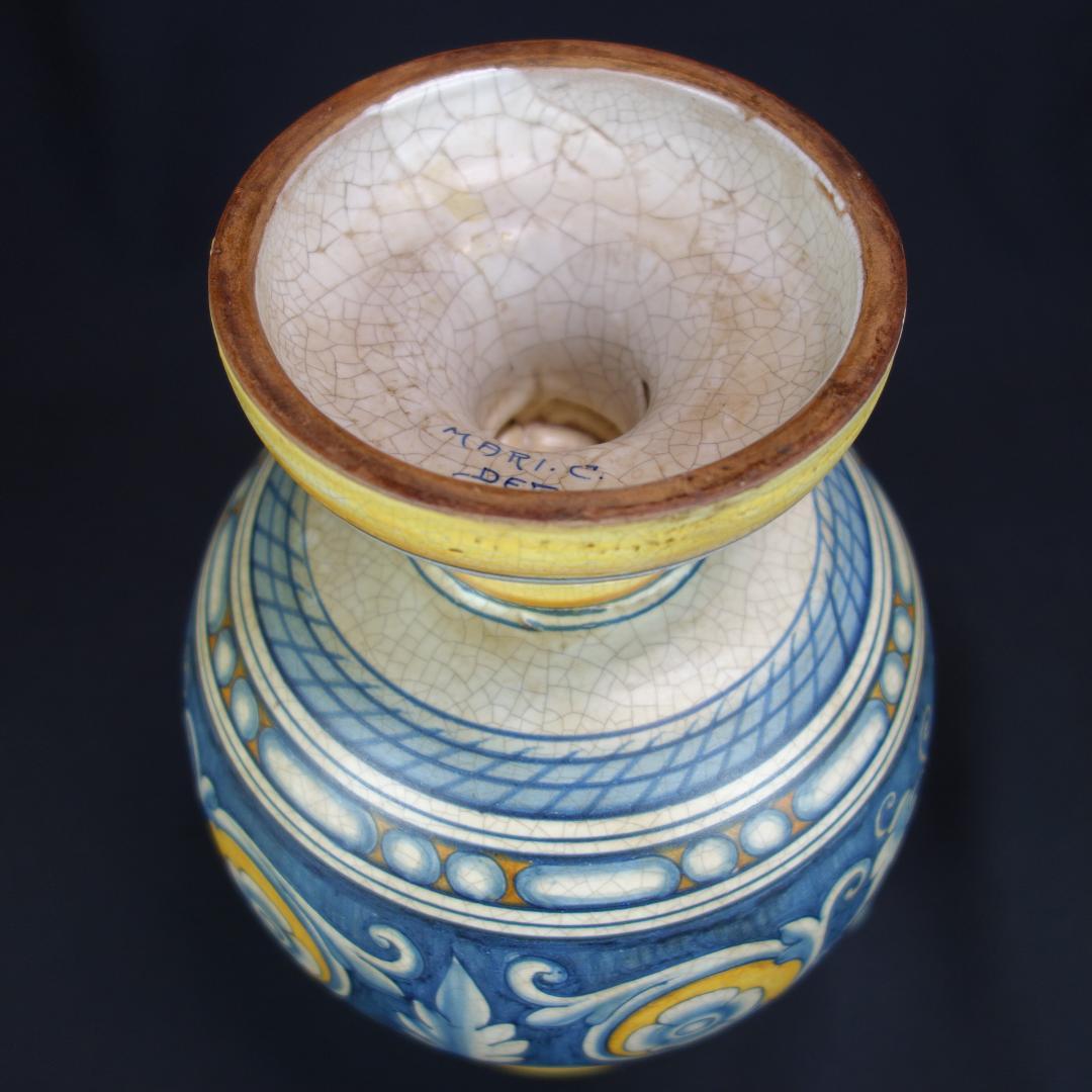 【デルータ窯 】マヨリカ焼き 不思議な絵柄の壺 【 イタリア製 】