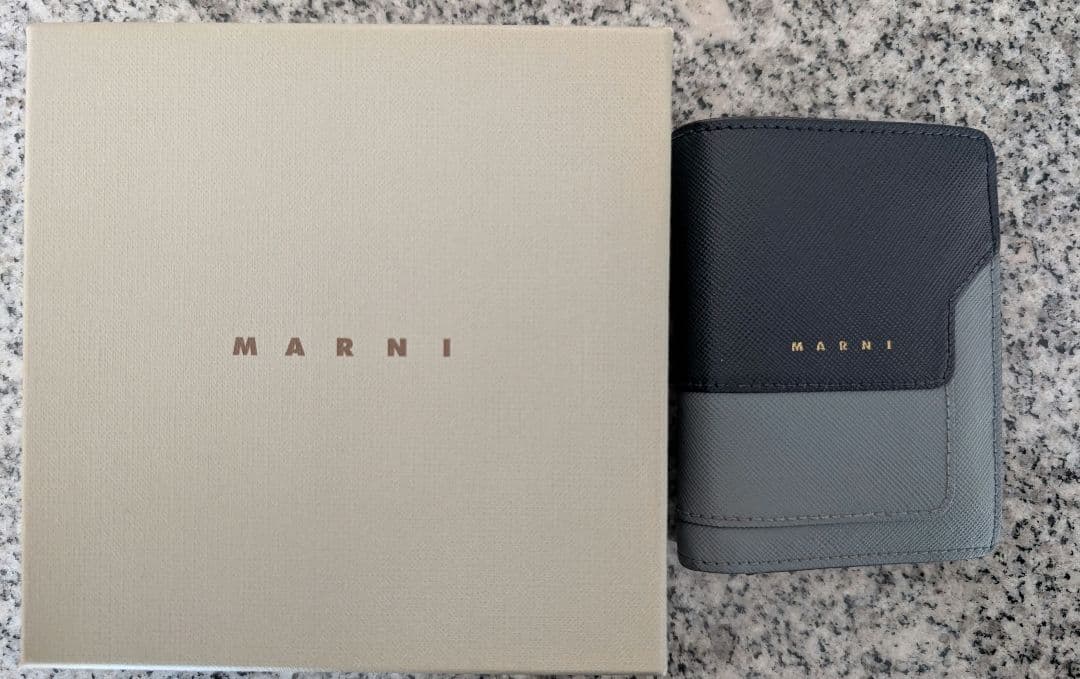 MARNI　マルニ 二つ折り財布 グレー ブラック　バイカラーサフィアーノレザー