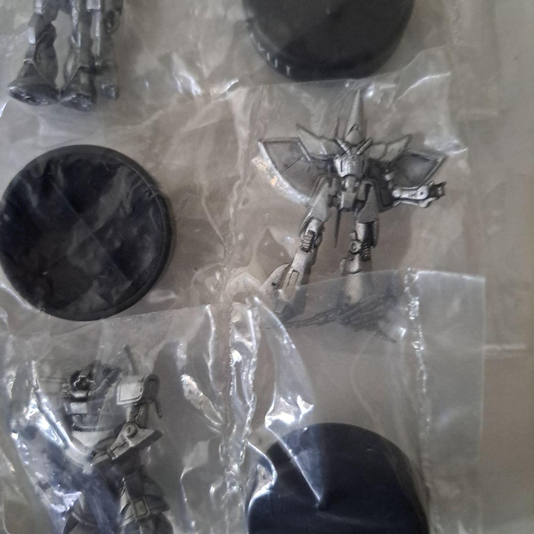ガンダム４ 　ミニフィギュア　14体　未開封　バンダイ　銀色