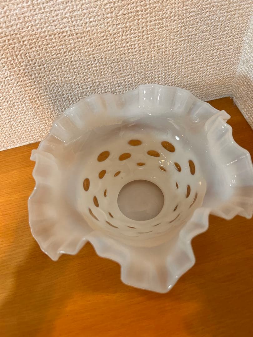 フェントン ミルクグラス フリルエッジボウル ホワイト　ドット