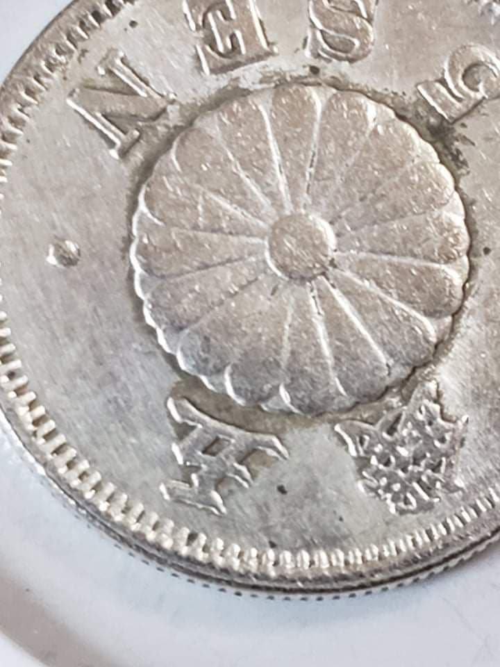 安心の本物。極美品、古銭菊5銭白銅貨明治ニ十ハ年号。超希少アンティークレア物。