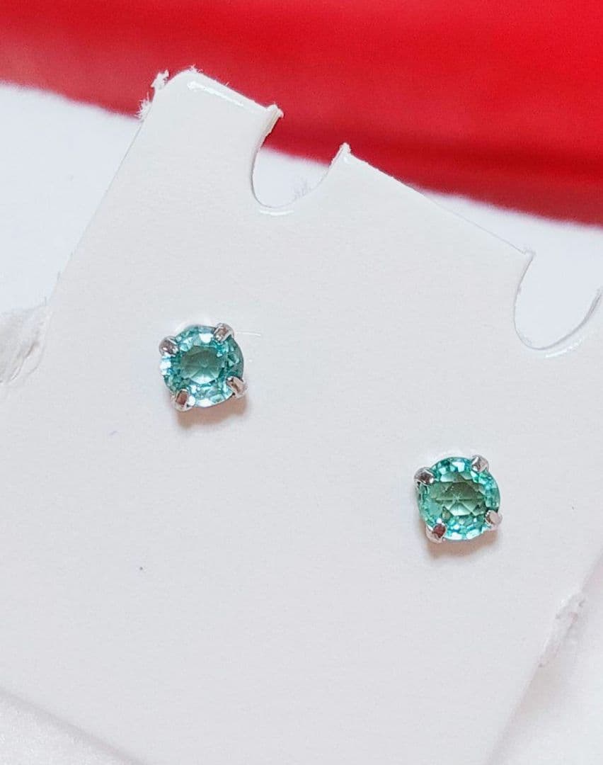 未使用品 pt900 天然エメラルド ピアス