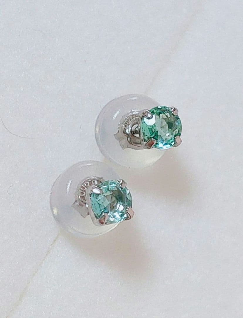 未使用品 pt900 天然エメラルド ピアス
