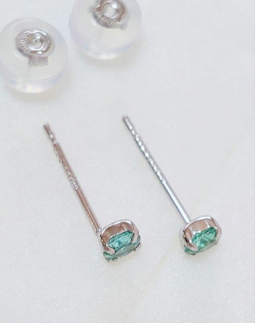 未使用品 pt900 天然エメラルド ピアス