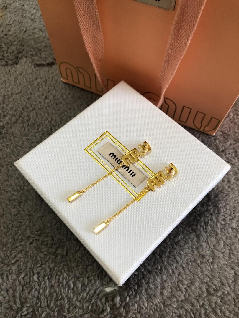 MIU MIU ピアス　アクセサリー【箱付き】