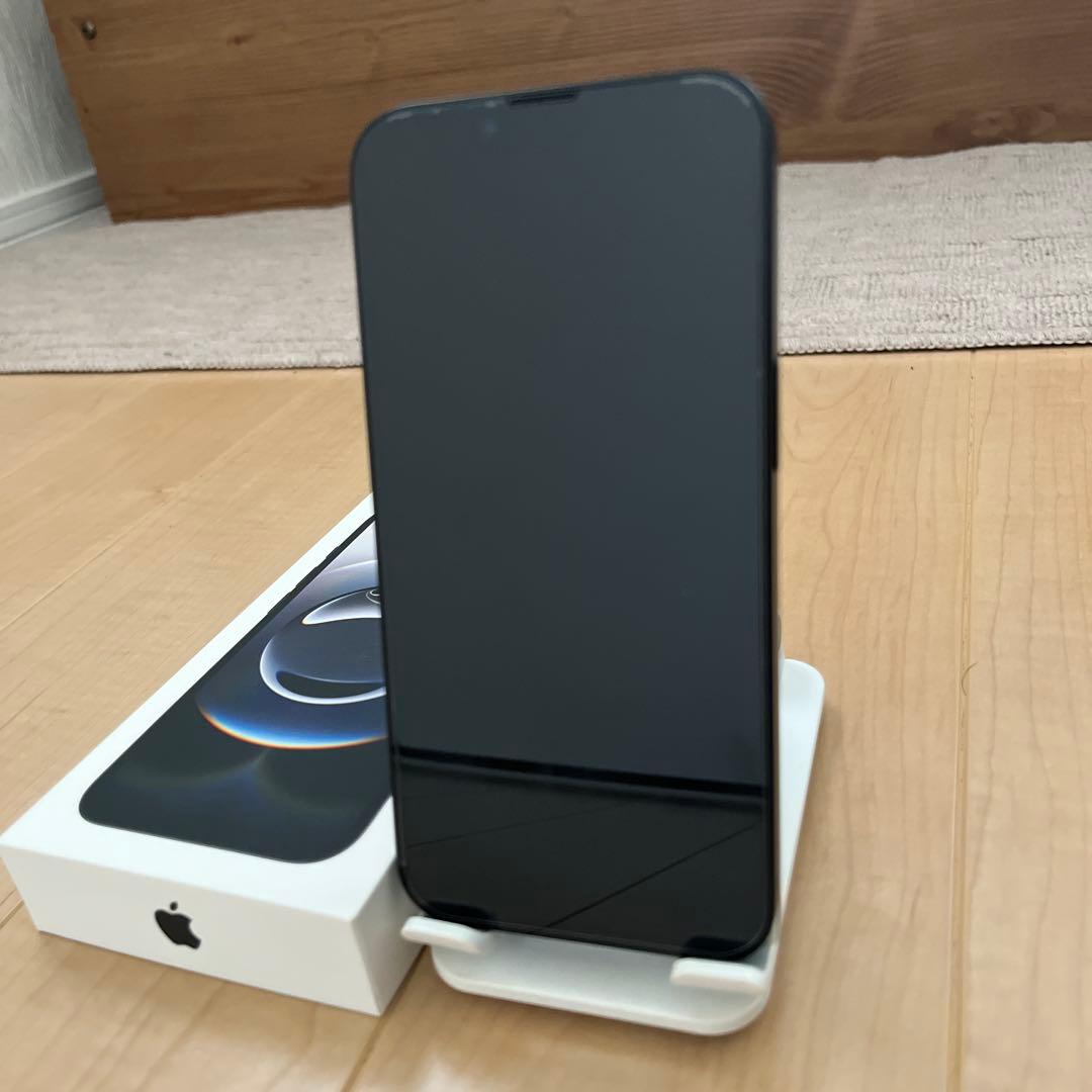 iPhone 16e 128GB バッテリー100 % ブラック色 美品