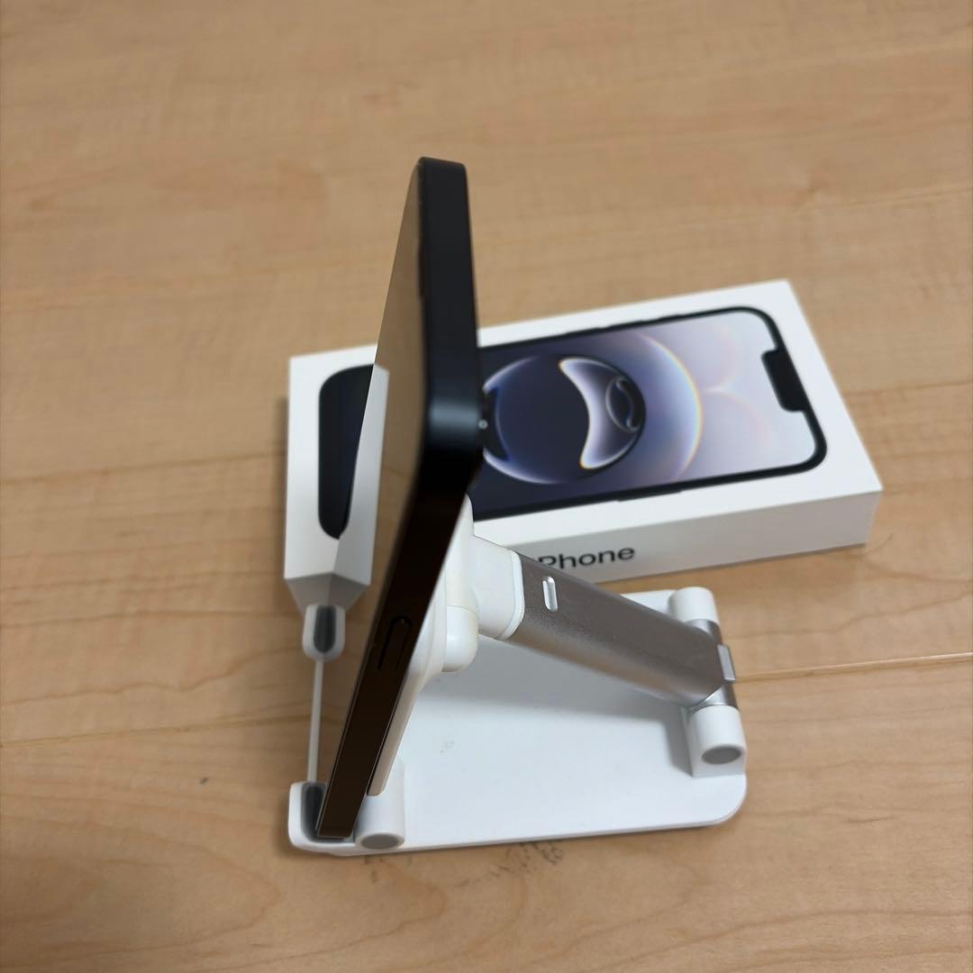 iPhone 16e 128GB バッテリー100 % ブラック色 美品