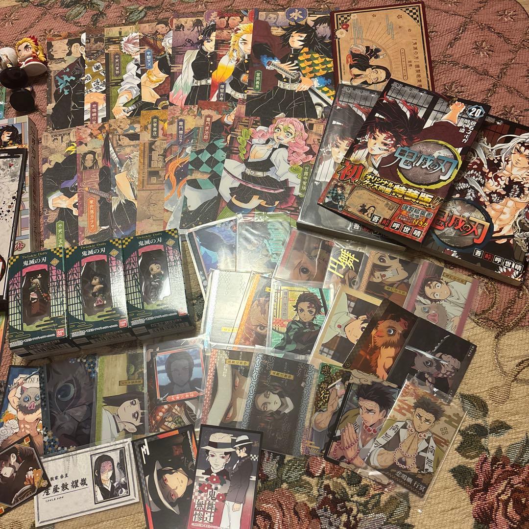 鬼滅の刃 カード 紙類 缶バッジ グッズセット　まとめ売り