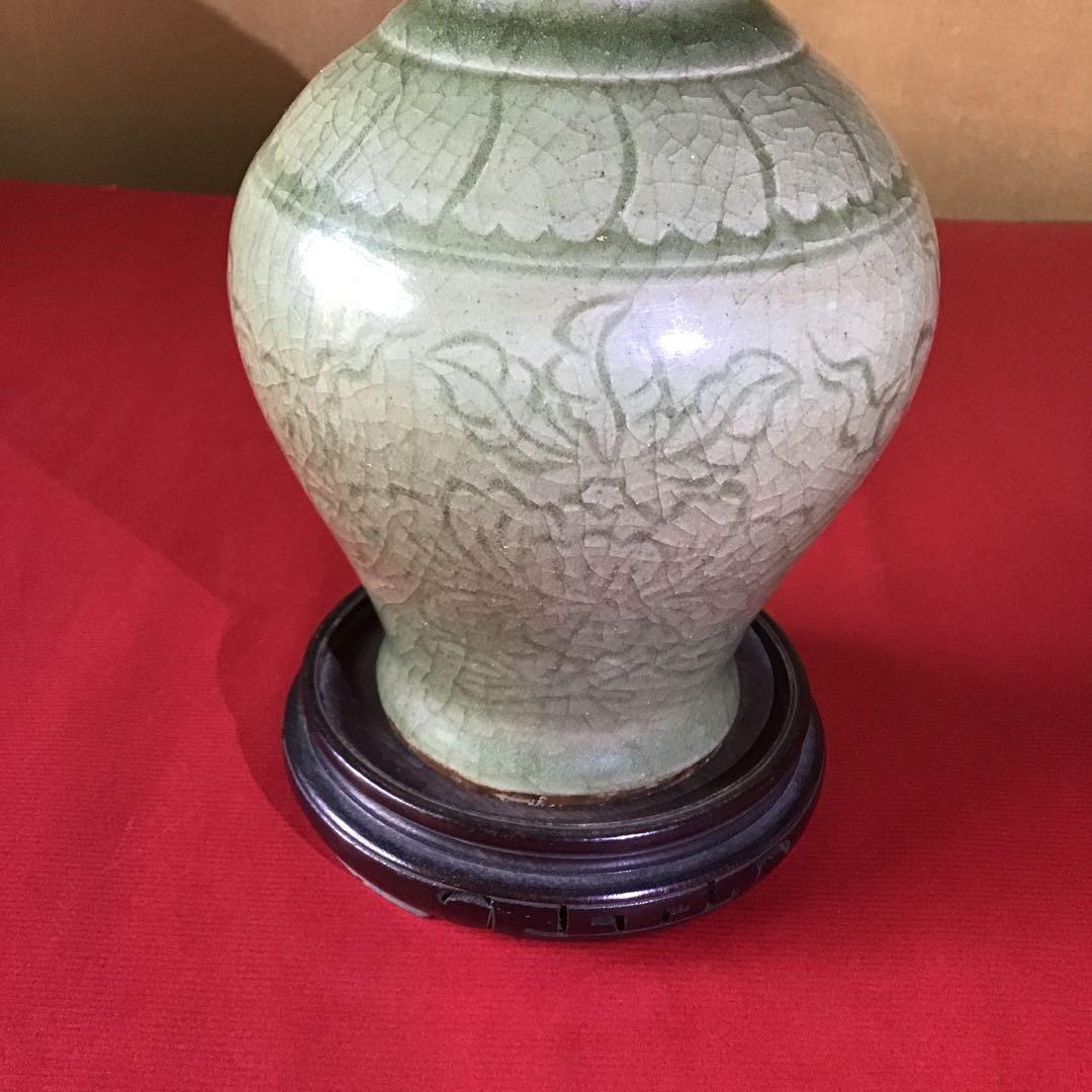 龍泉窯　青磁　隠刻牡丹紋図　明代