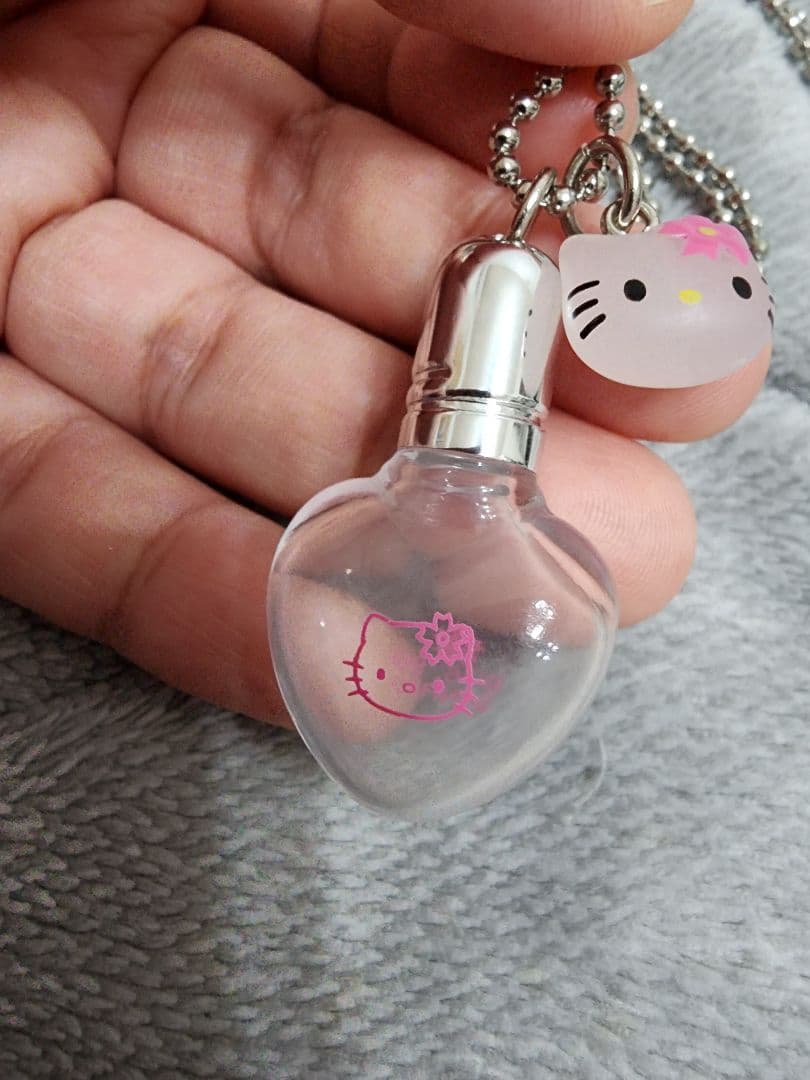 【激レア品】サンリオ　HELLO KITTY　パフュームペンダント　美品