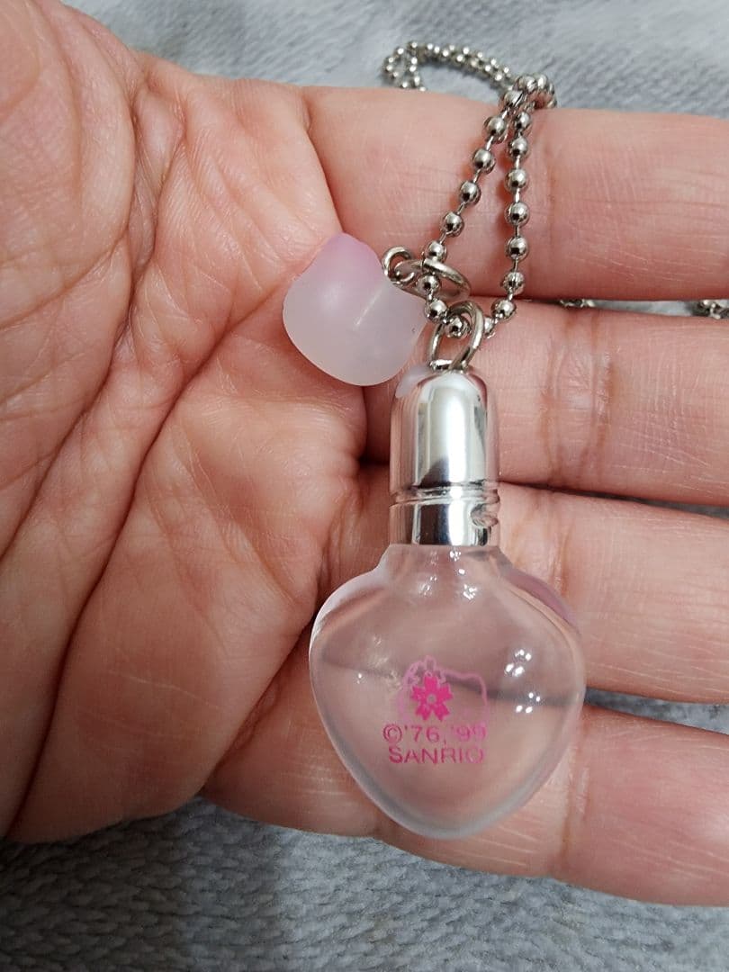 【激レア品】サンリオ　HELLO KITTY　パフュームペンダント　美品