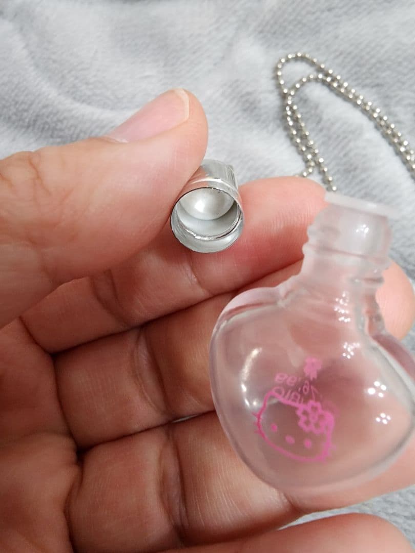 【激レア品】サンリオ　HELLO KITTY　パフュームペンダント　美品