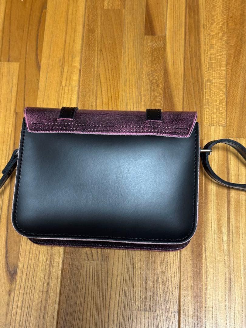 Dr.Martens バレンタイン 2024 7インチサッチェル