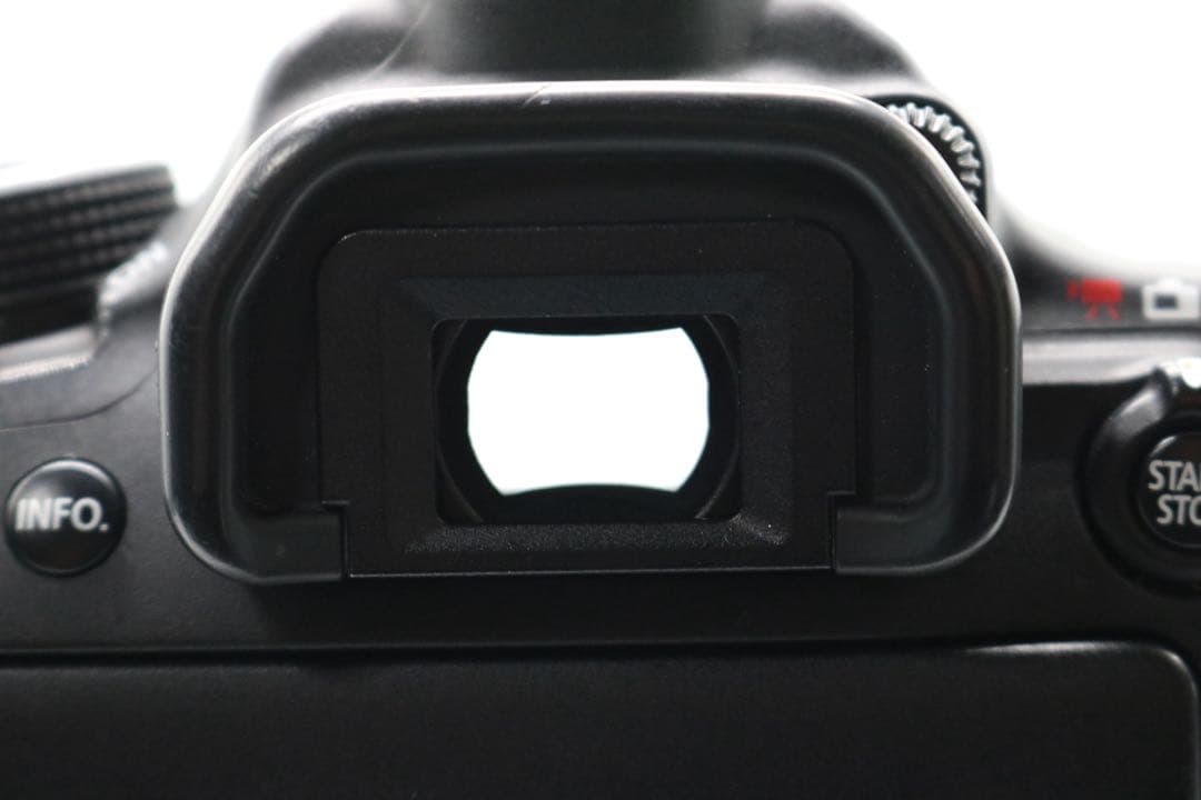 【Canon EOS 70D ダブルレンズセット】 Wi-Fi搭載 安心保証あり