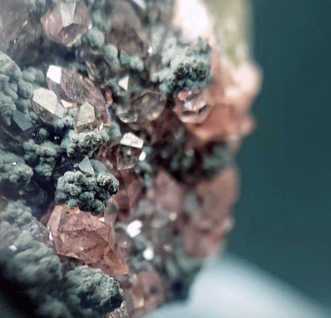 鉱物標本　ロードクロサイト （菱マンガン鉱）