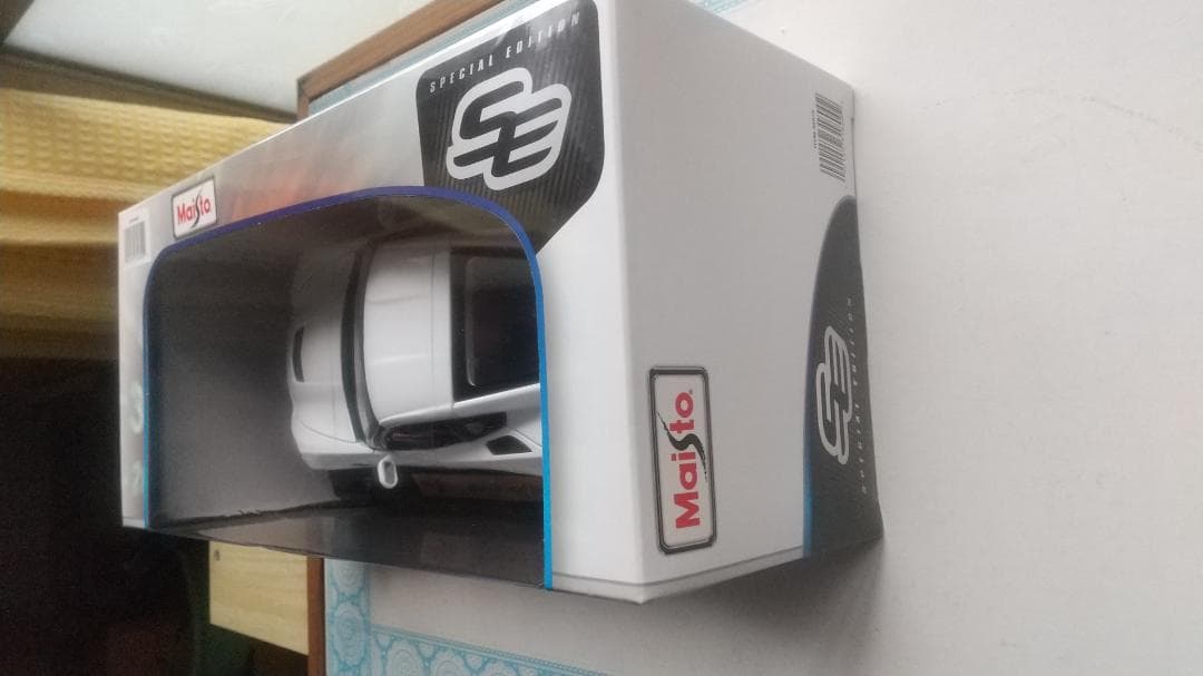 Maistoコルベットスティングレイ 1/18【新品】