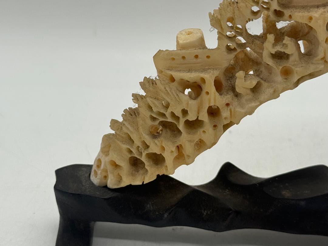 極上　透過し彫　置物　184g 台付　送料込み251112