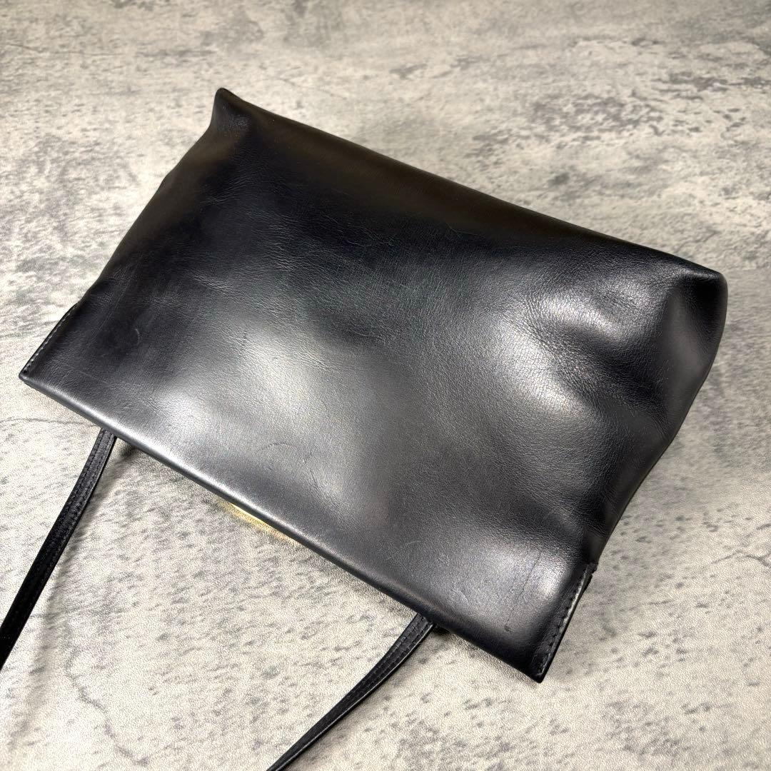 【美品】サルヴァトーレフェラガモ ヴァラリボン ミニショルダーバッグ レザー