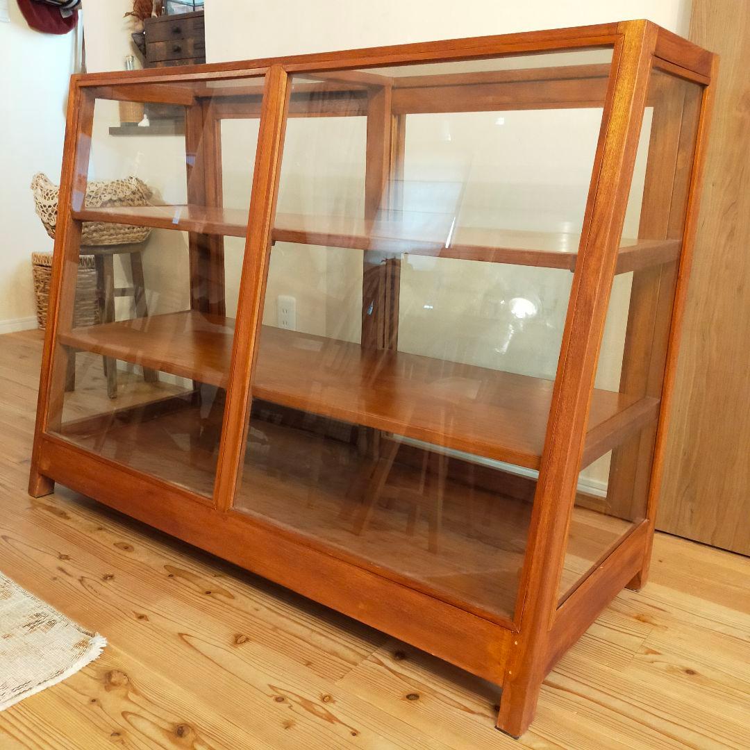 ガラスケース　ショーケース　店舗什器　ガラスキャビネット　パンケース