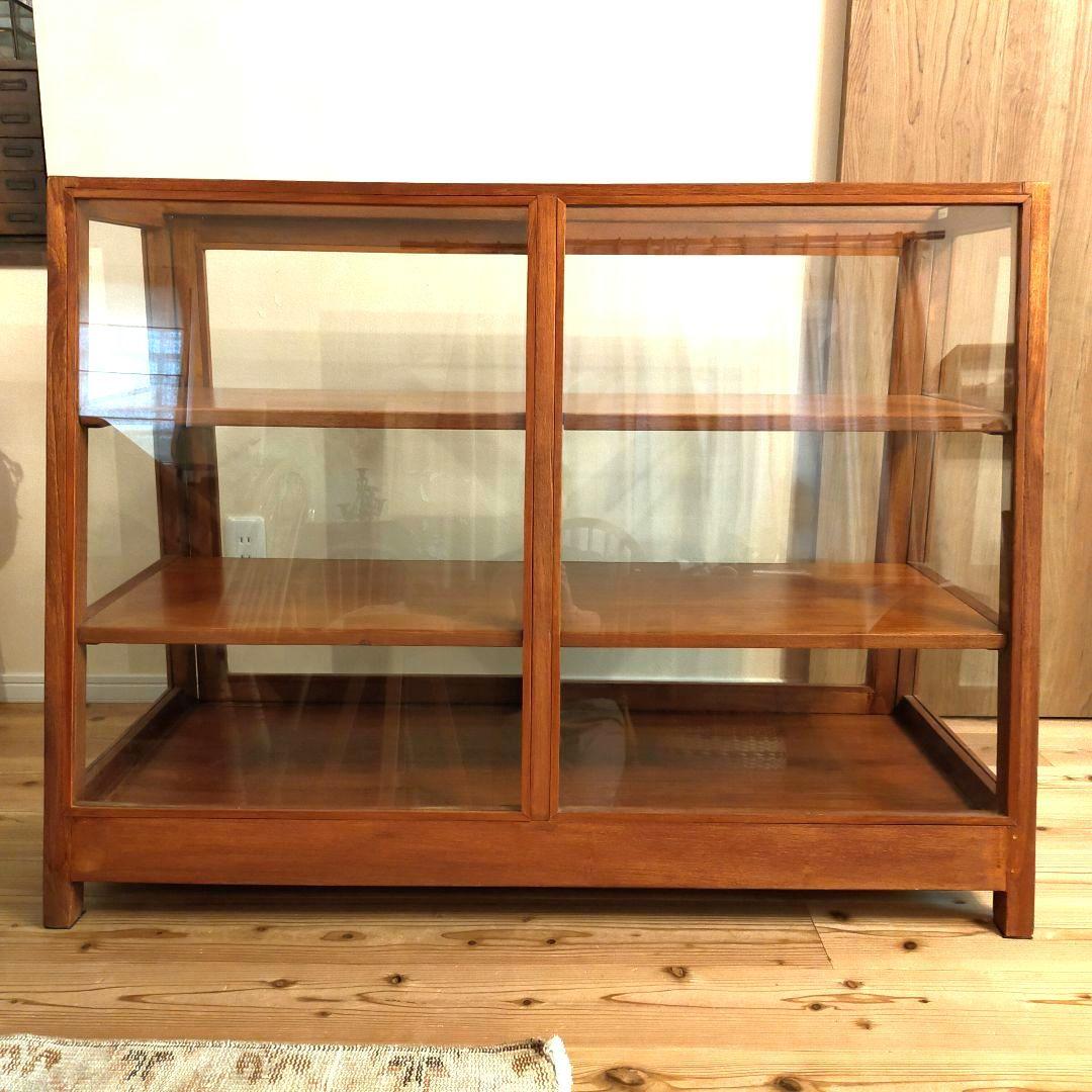 ガラスケース　ショーケース　店舗什器　ガラスキャビネット　パンケース