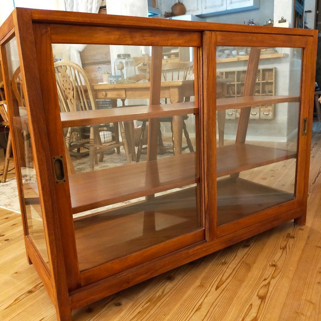 ガラスケース　ショーケース　店舗什器　ガラスキャビネット　パンケース