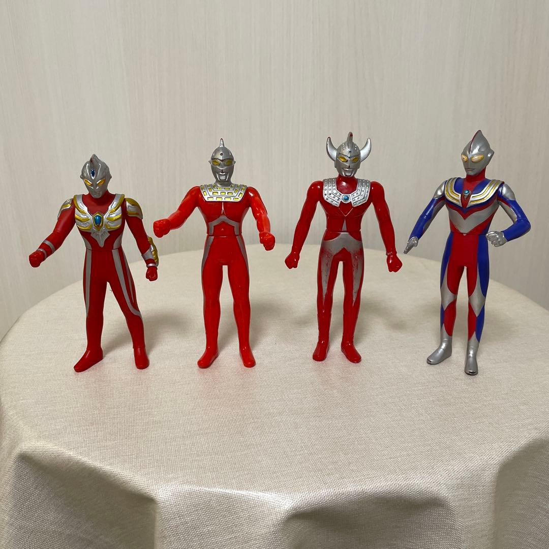 ウルトラマン　怪獣　フィギュア　18体セット （バラ売り不可）＋戦闘機