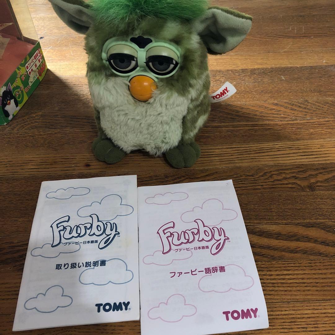 TOMY Furby 緑色 ぬいぐるみ 取扱説明書付き