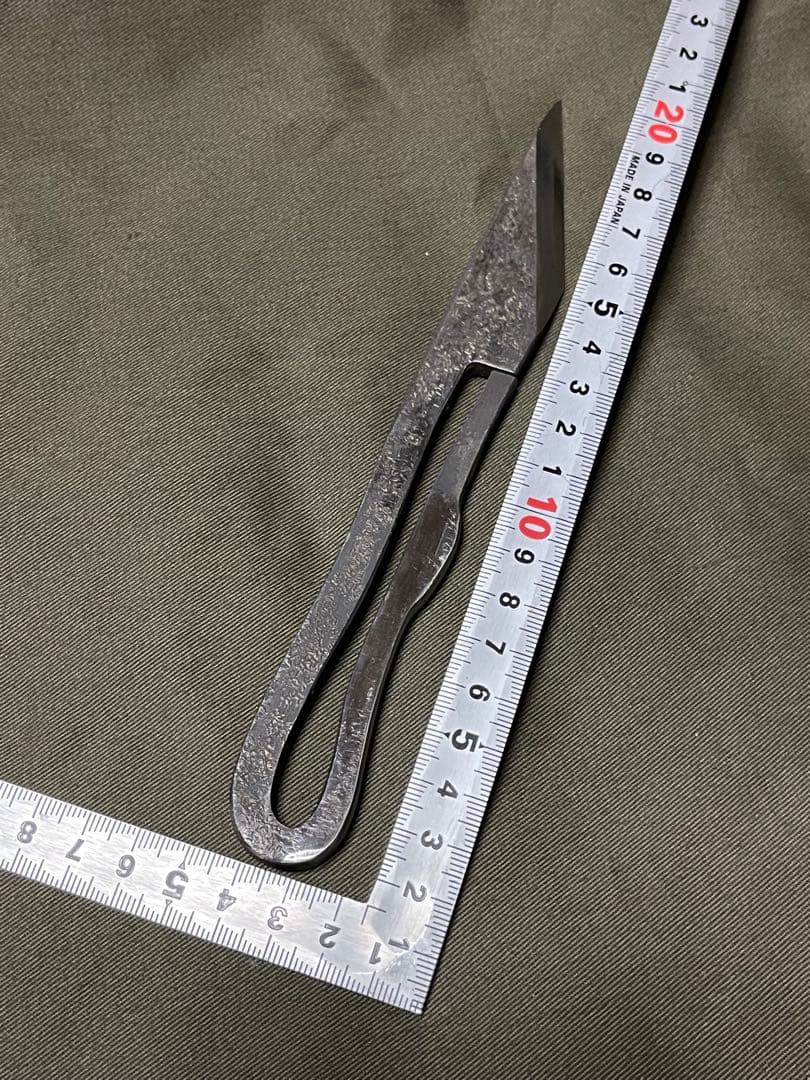 蔵の鍵！？金具を地鉄に使った面白い小刀